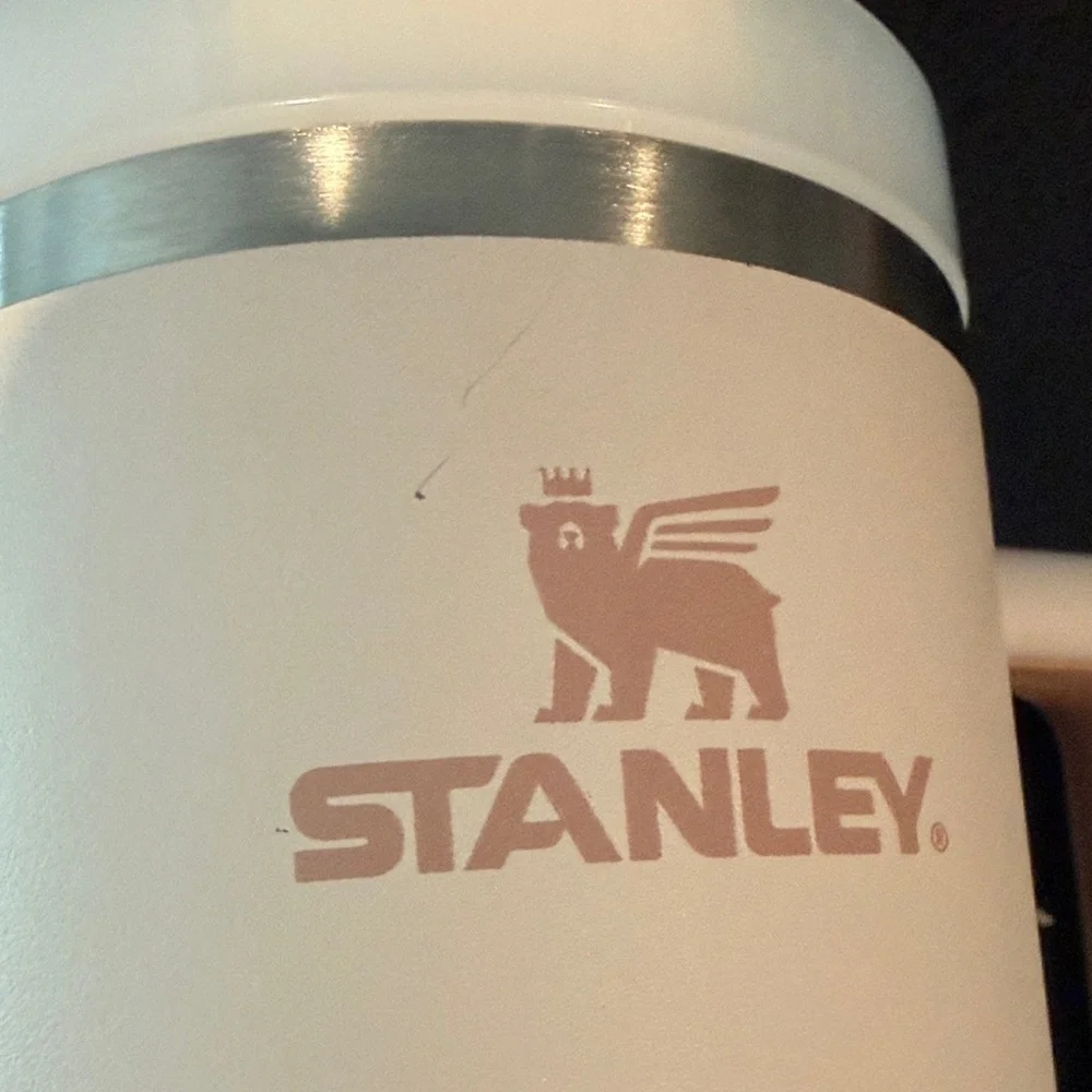 Stanley light pink Tumbler with Handle and Straw - Picture 7 of 7